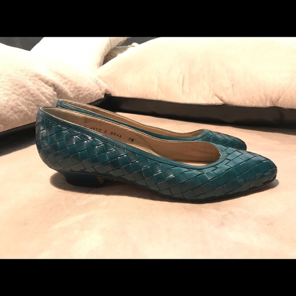 Bottega Veneta vintage kitten heels - Picture 3 of 5